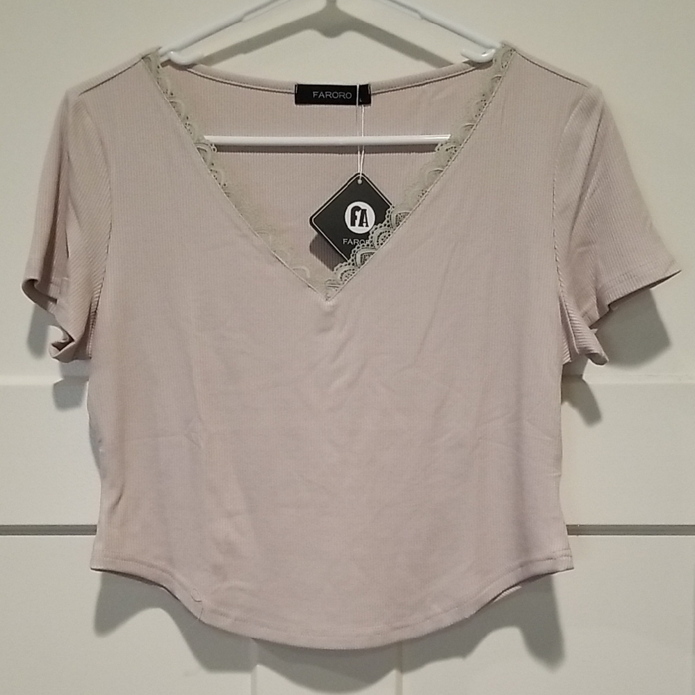 Faroro Women's Cream V-Neck ribbed Top W/lace Trim & Rounded Hemline NWT Large